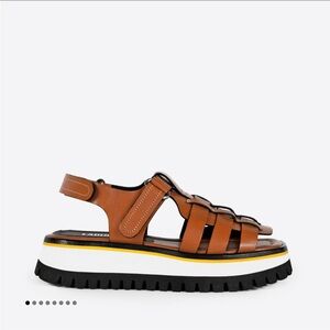 NWT Labucq Boomer Sandal in tan